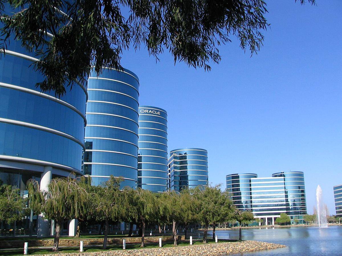 Kantor pusat Oracle di Redwood Shores. (Peter Kaminski from San Francisco, California, USA, CC BY 2.0, via Wikimedia Commons)