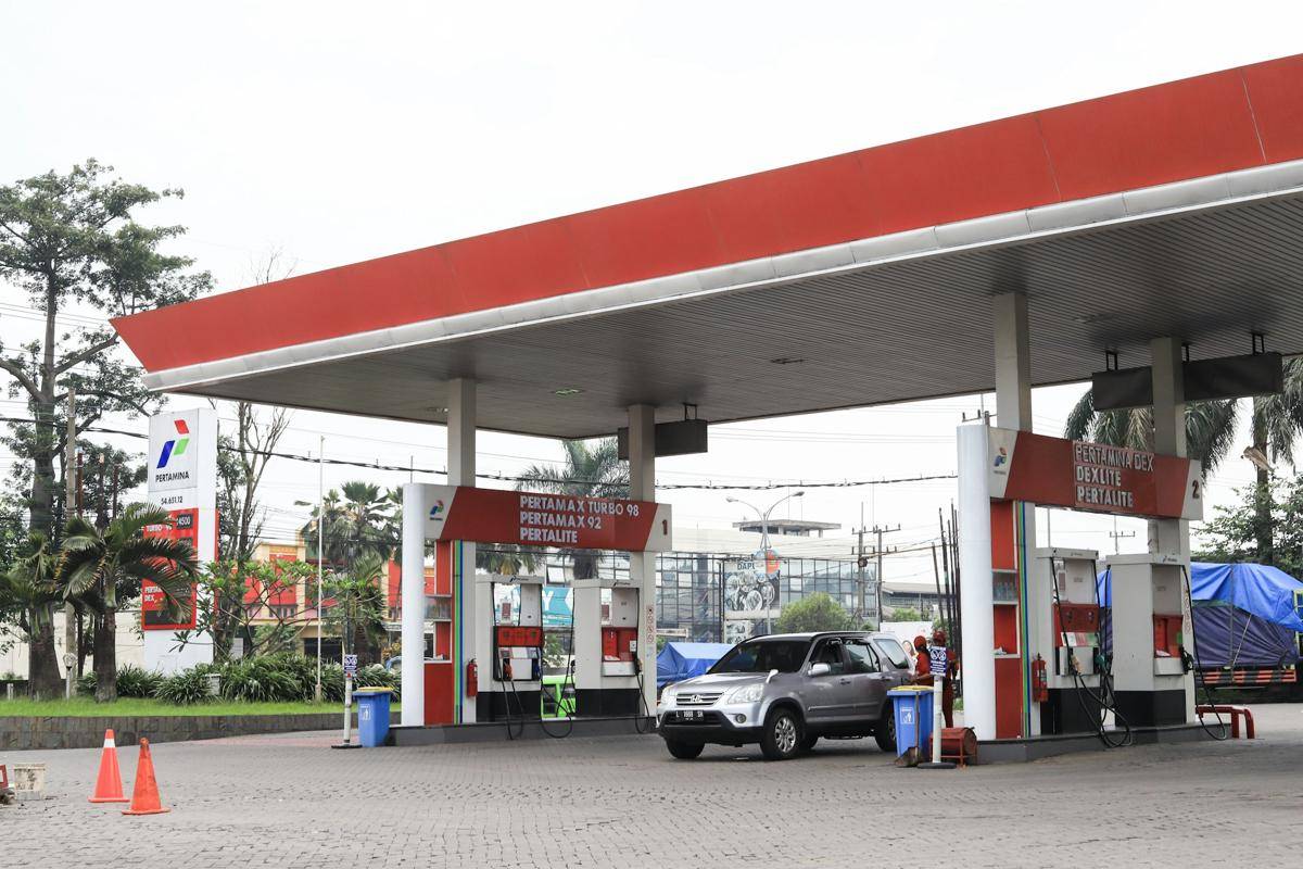 kendaraan di SPBU Pertamina
