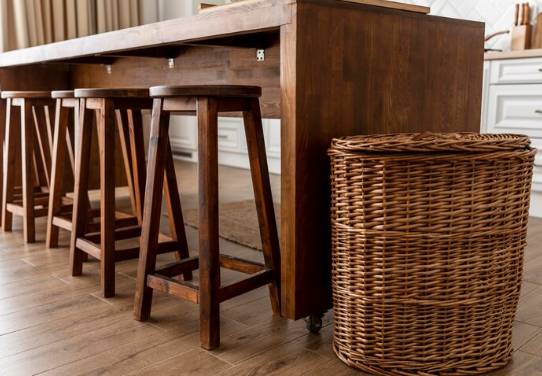 ilustrasi kayu merbau (freepik.com/mryan