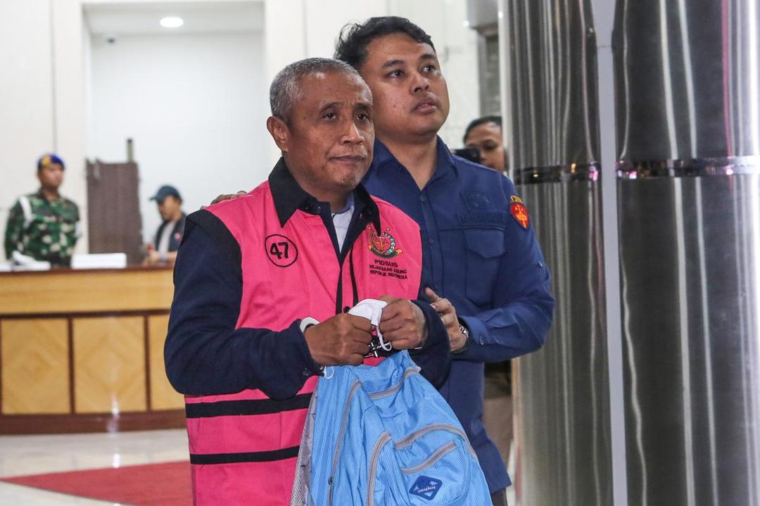 antarafoto-kejagung-tahan-tersangka-kasus-korupsi-minyak-mentah-1752193245.jpg