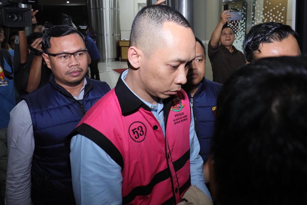 antarafoto-kejagung-tahan-tersangka-kasus-korupsi-minyak-mentah-1752192914.jpg