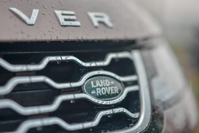 Hadapi Tekanan Bisnis, Jaguar Land Rover Pangkas 4.000 Pekerja