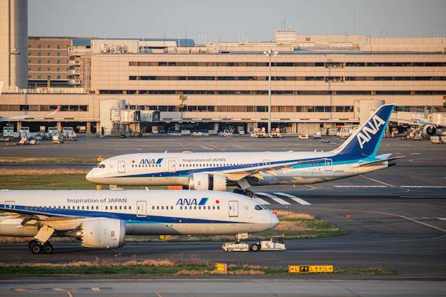 Potret pesawat ANA di Haneda Airport, Jepang (unsplash.com/ryuno_2574)