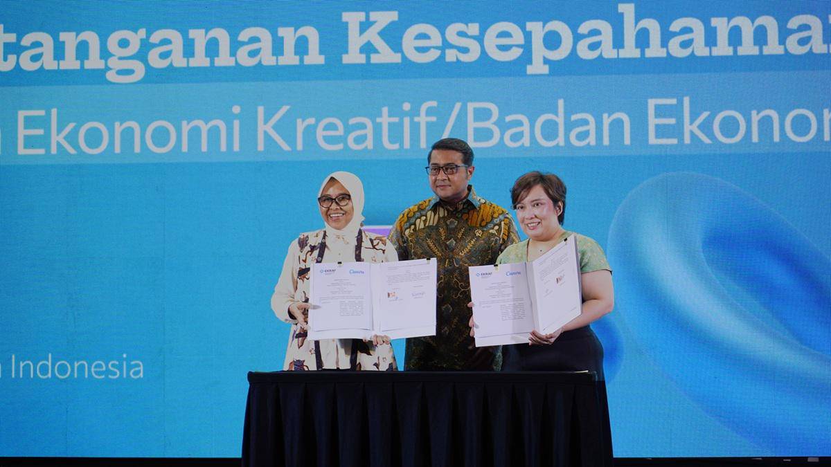 (ki-ka) Dessy Ruhati, Sekretaris Menteri Ekonomi Kreatif Republik Indonesia; Teuku Riefky Harsya, Menparekraf; Yani Hornilla Donato, SEA Regional Head - Canva (1).jpg