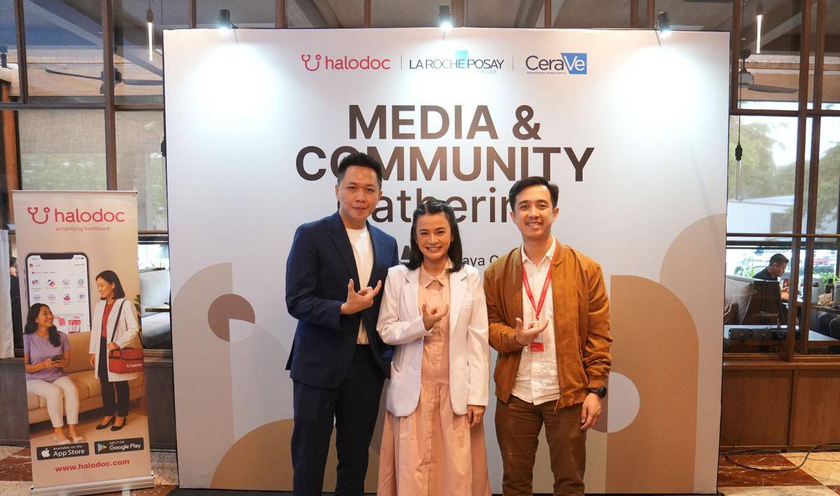 Hansen Gandhi, dr Frieda SPDVE, Ignasius Ryan Hasim pada Acara Media dan Community Gathering Halodoc LaRochePosay Cerave di BAKU Jakarta.jpg
