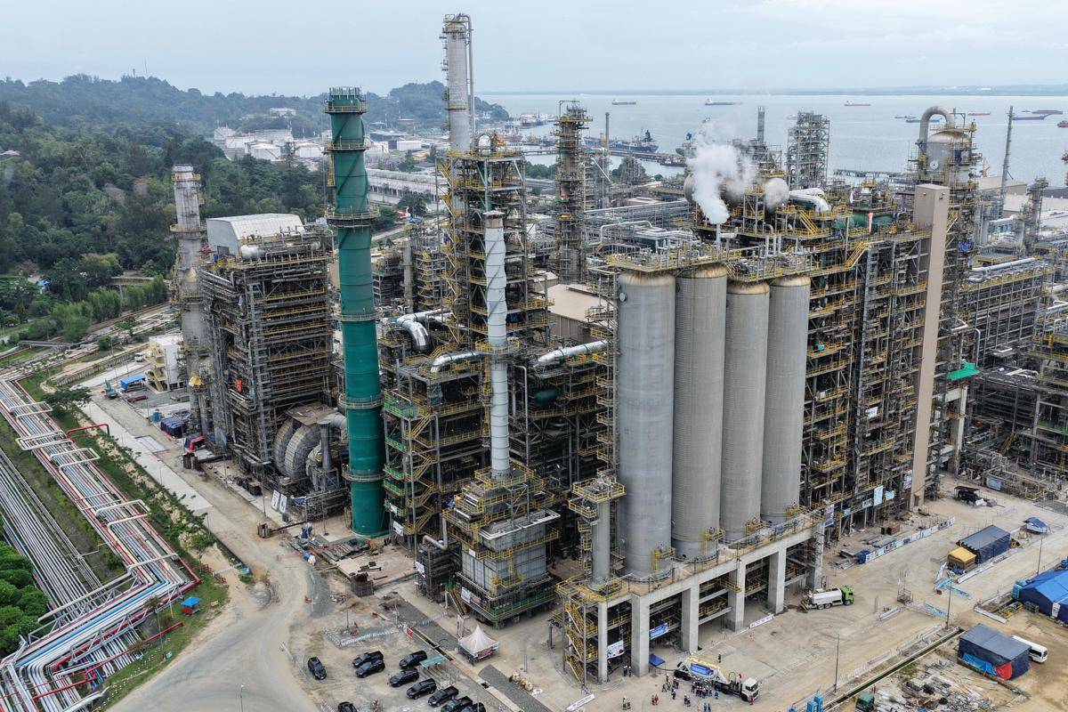 PT Kilang Pertamina Balikpapan (KPB) melaksanakan pemasukan perdana katalis pada unit RFCC.