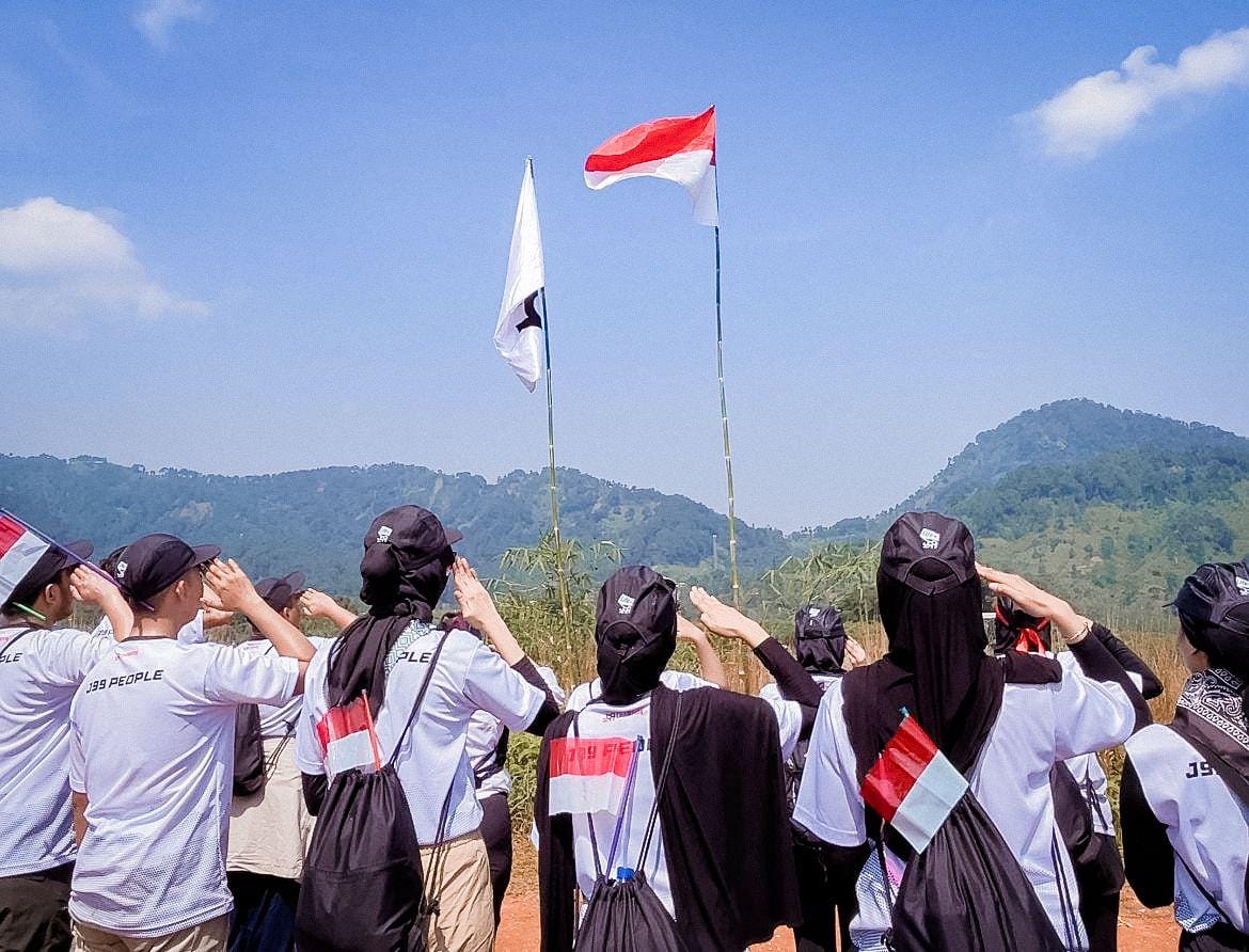 Rayakan HUT RI ke-80, J99 Corp Gelar Trekking Day