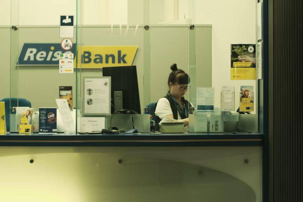 Karyawan bank