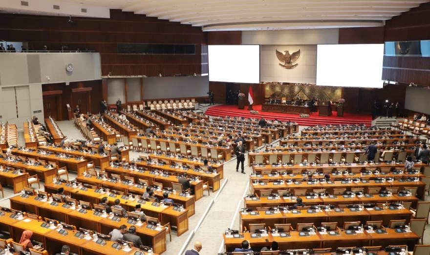 rapat dpr