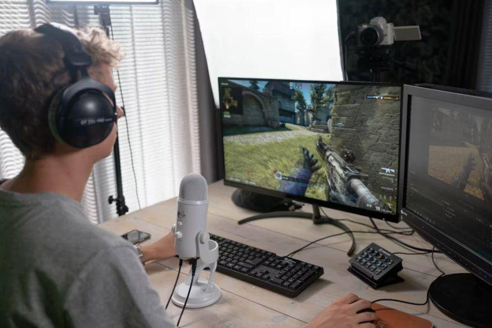 Streamer sedang live streaming game