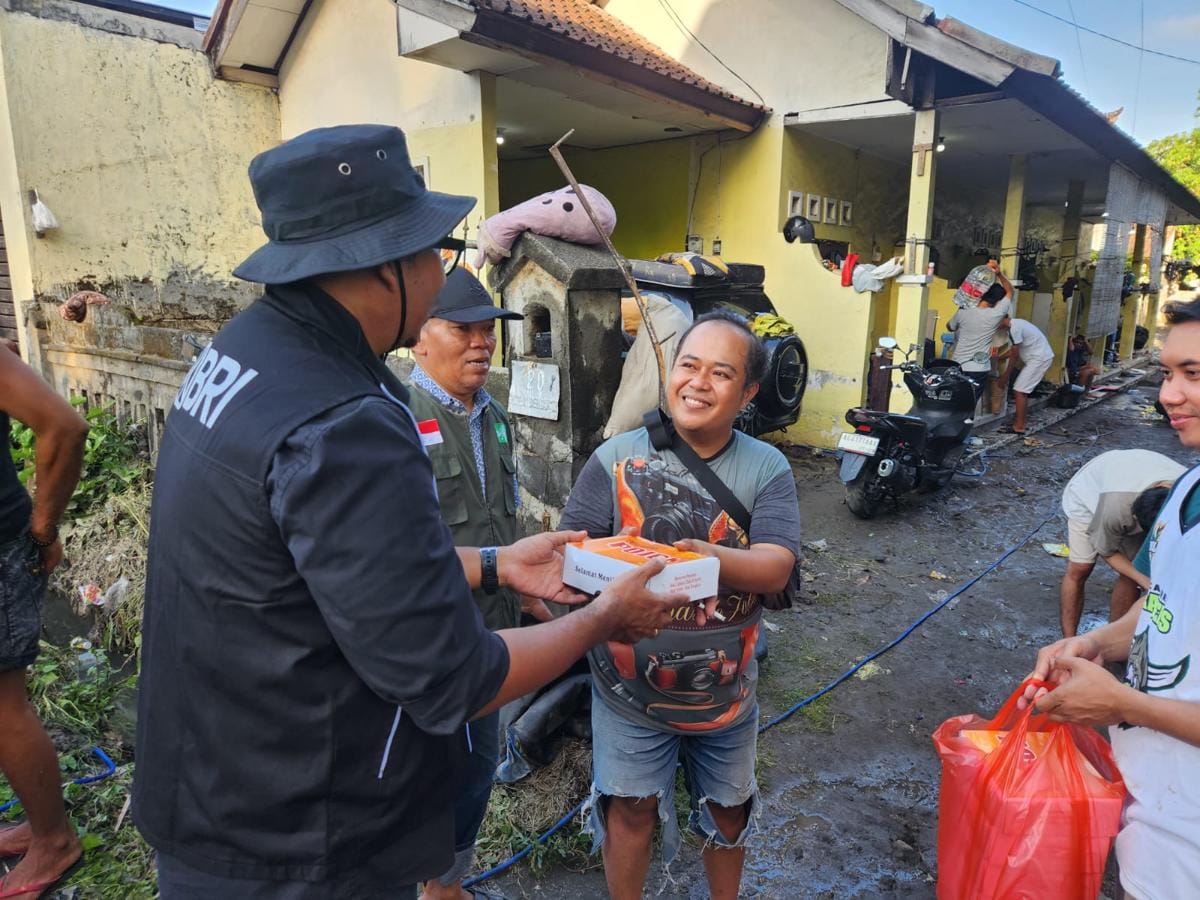BRI Denpasar Salurkan Bantuan untuk Warga Terdampak Banjir