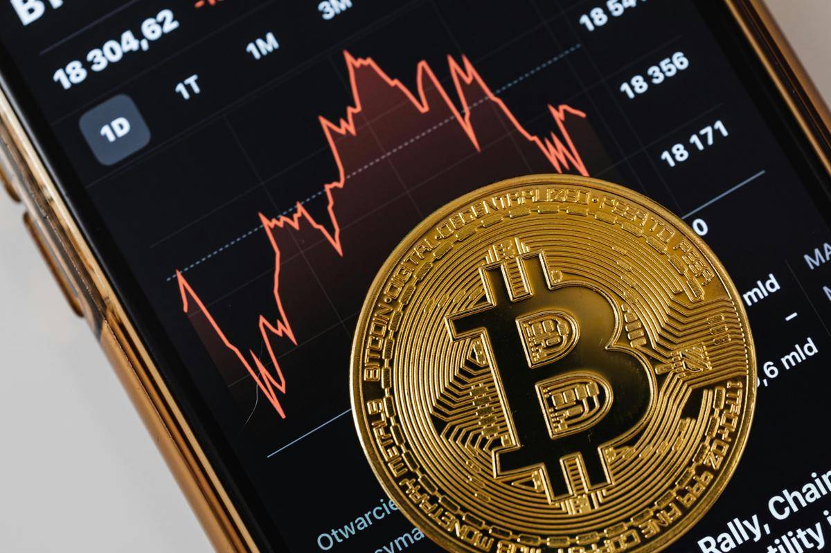 Bitcoin (pexels.com/Photo By: Kaboompics.com)