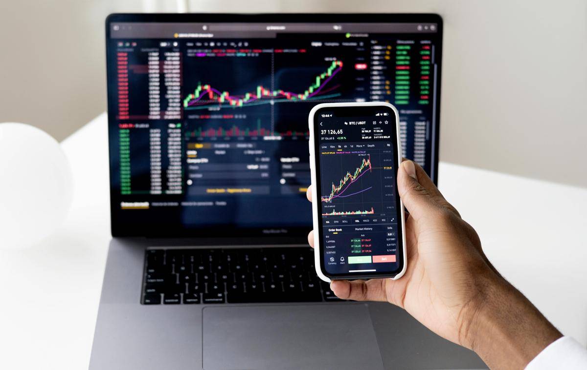 ilustrasi market saham (pexels.com/Hanna Pad)