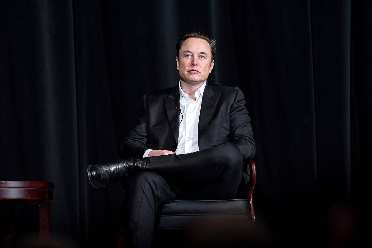 CEO Tesla Inc. Elon Musk di Arnold Hall Akademi pada 7 April 2022 di Colorado Springs, Colorado.