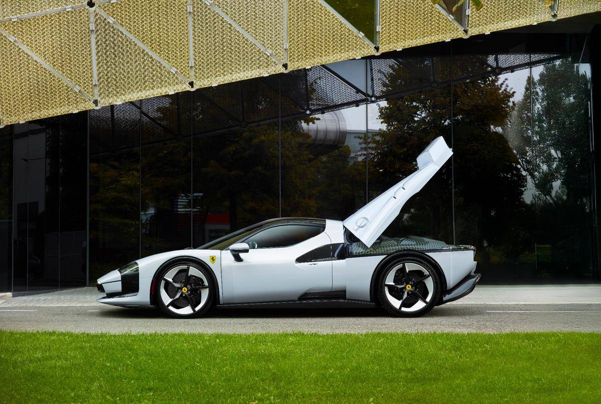 Ferrari SC40 1.jpg