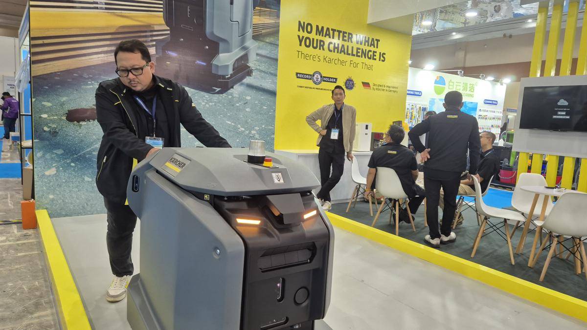 Photo 06 - Karcher - Robotik KIRA B 50.jpg