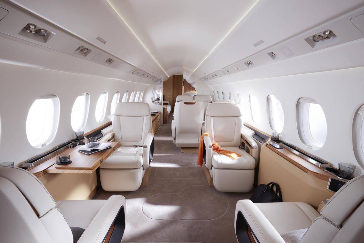 Interior Falcon 6x.jpg