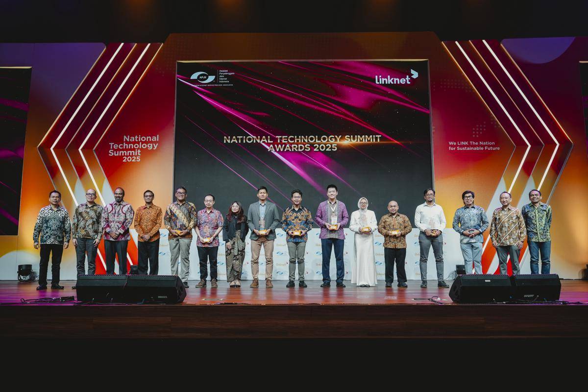 Group Photo DV101557.jpeg