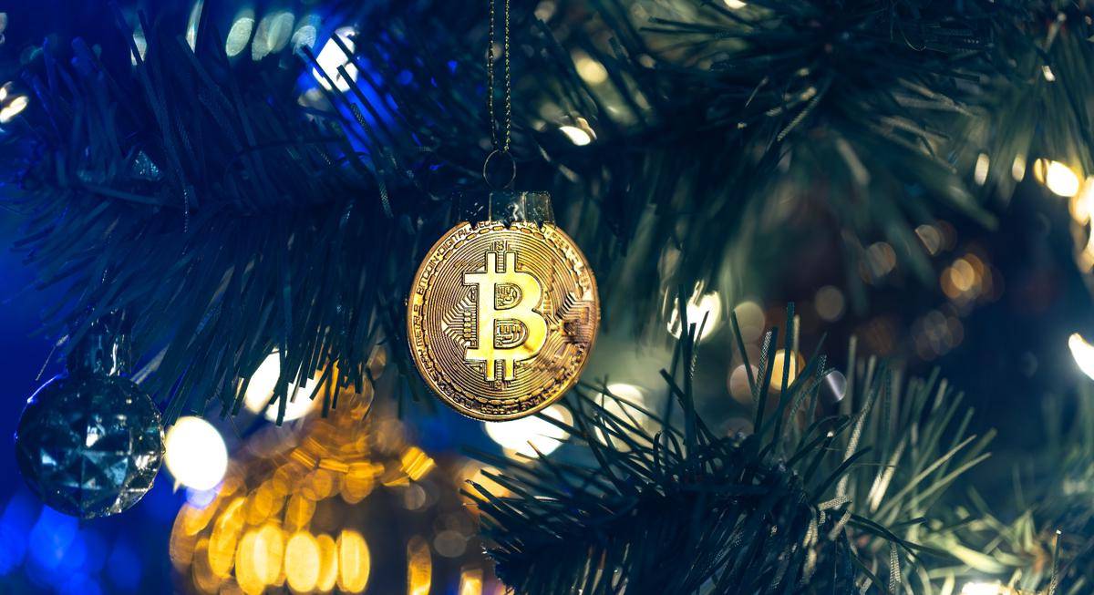 bitcoin-coin-christmas-tree-with-bokeh-lights-finance-concept.jpg