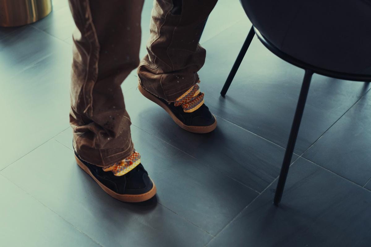 ilustrasi sneakers gum sole