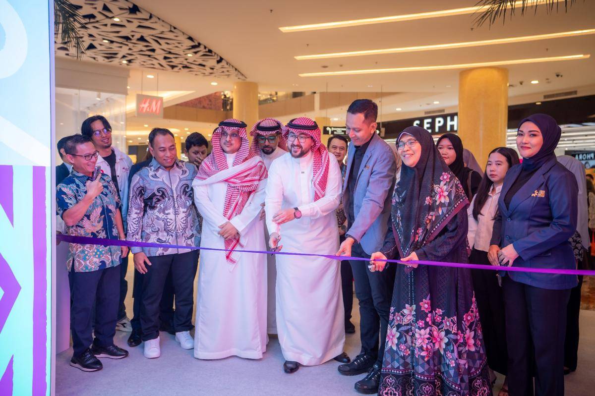 Southeast Asia Market Unit Senior Director, Saudi Tourism Authority Eyad Jan secara resmi membuka Visit Saudi Travel Fair 2025.jpg