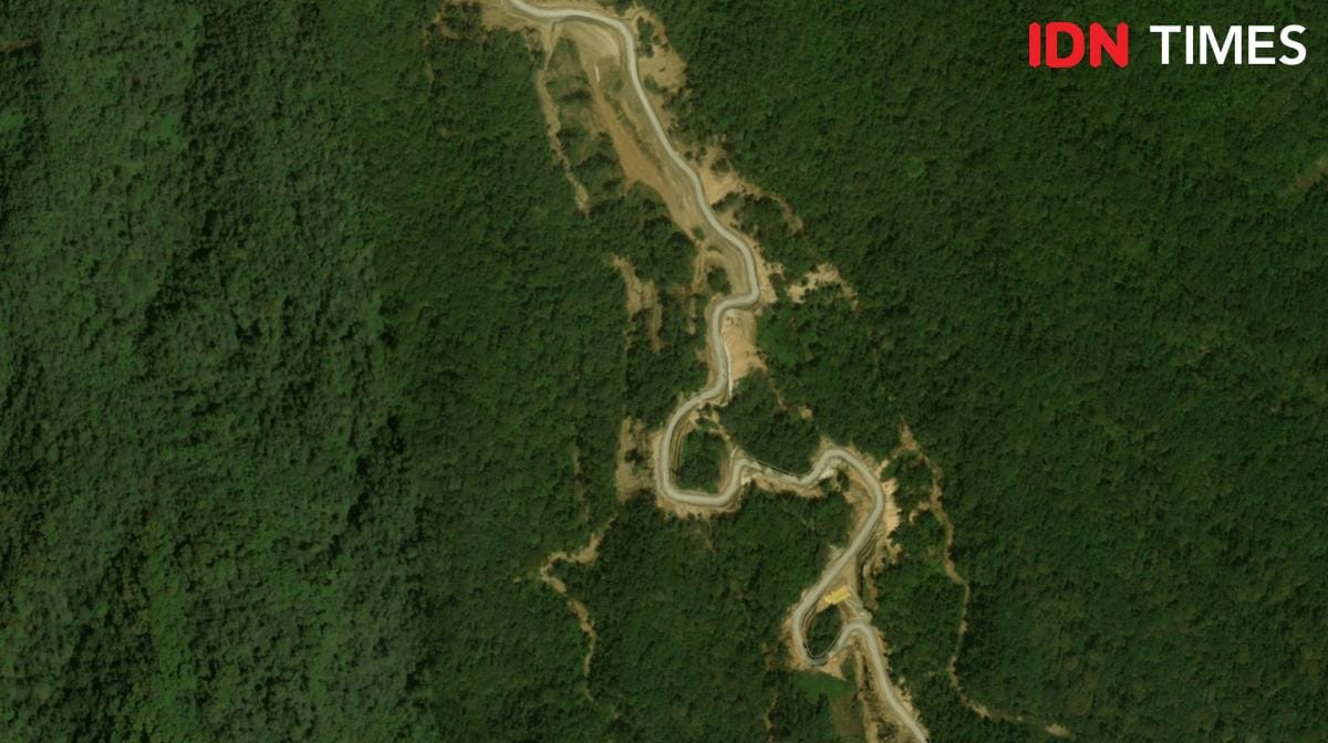 Foto satelit kondisi di sekitar kawasan Gunung Slamet yang viral di media sosial diduga akibat tambang ilegal melalui platform Bing Maps. (IDN Times/Dhana Kencana)