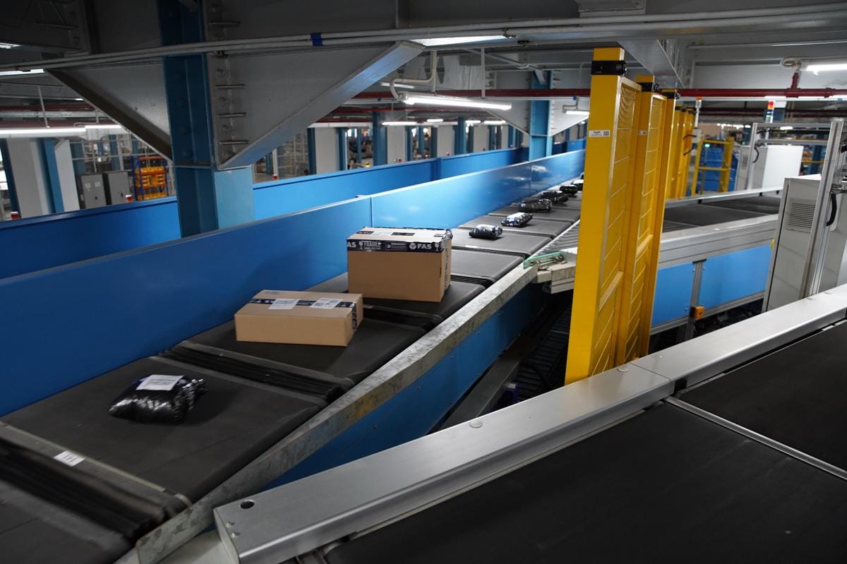 Proses Automated sortir  di Gudang Marunda.JPG