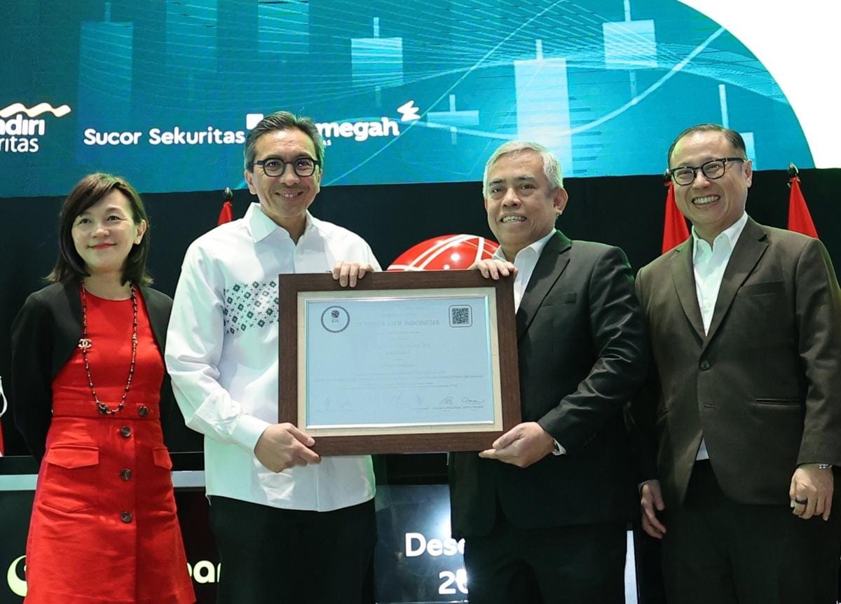 potret seremoni pencatatan perdana saham PT Super Bank Indonesia Tbk (SUPA) di Bursa Efek Indonesia pada Rabu (17/12).