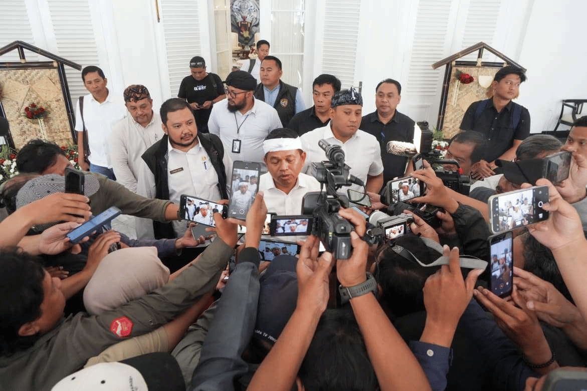 Pemprov Jawa Barat resmi menetapkan daftar UMK dan UMSK Jabar 2026 melalui Keputusan Gubernur yang ditandatangani pada Rabu (24/12).