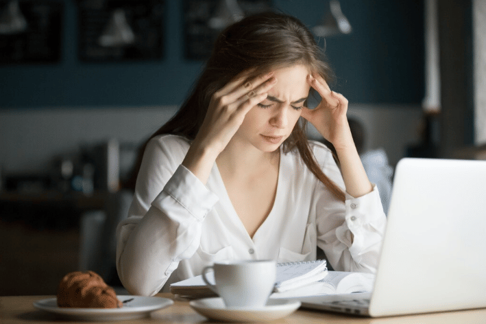 ilustrasi post holiday blues (freepik.com/yanalya)