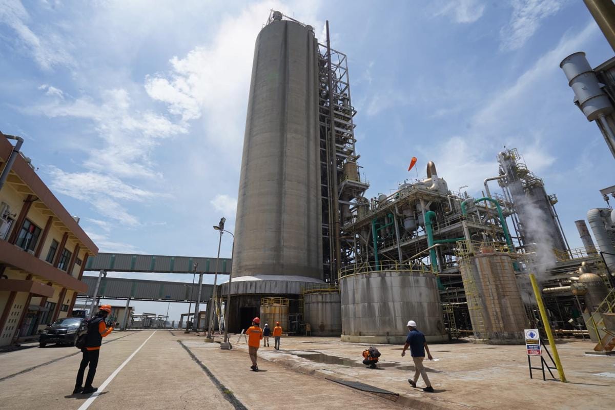 PT Pupuk Kalimantan Timur (Pupuk Kaltim) menutup 2025 dengan realisasi produksi mencapai 6.679.415 ton atau rata-rata 107,3 persen dari target tahunan.