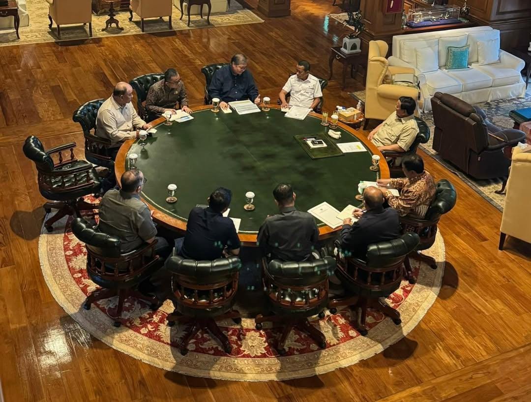 potret rapat terbatas di kediaman Presiden Prabowo Subianto di Hambalang, Bogor, Jawa Barat, Minggu (11/1).