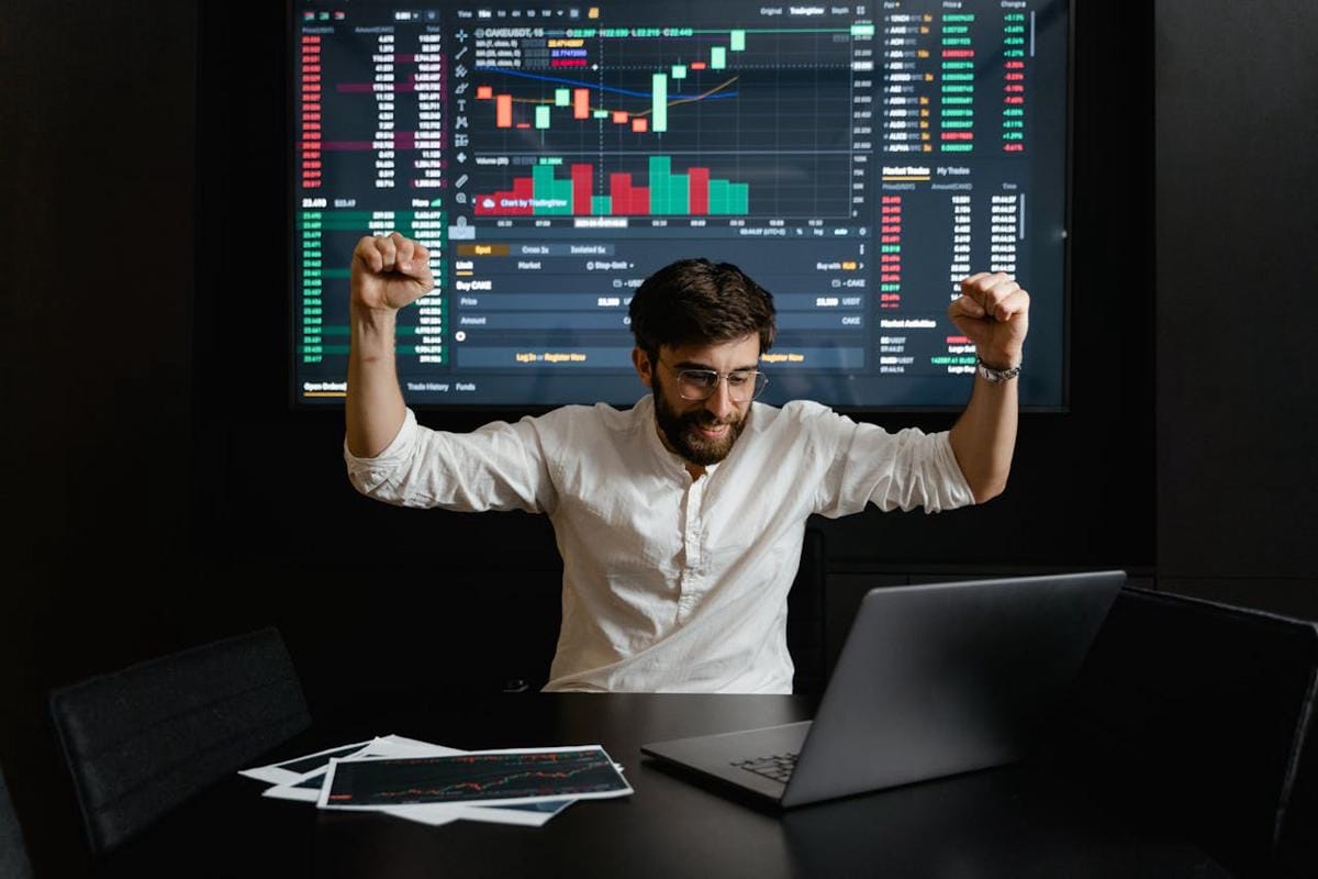 Apa Perbedaan Trading dan Investasi? Ini Penjelasannya