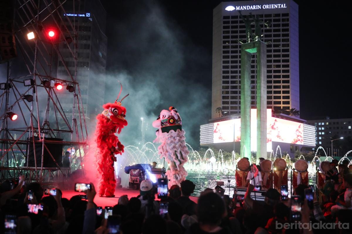 Pertunjukan transisi Imlek ke Ramadhan di Bundaran HI