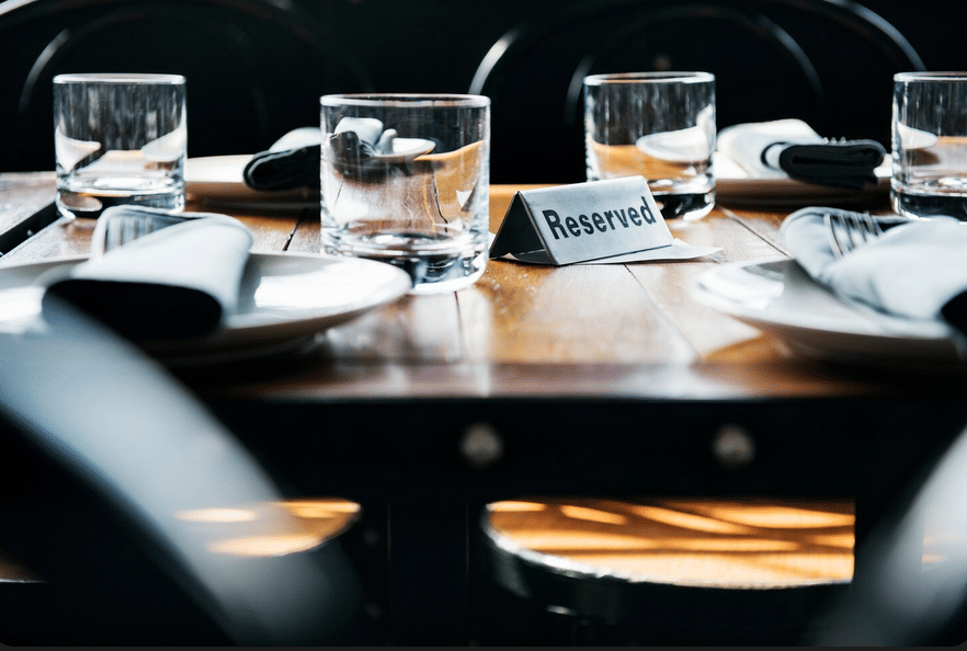 ilustrasi reservasi (freepik.com/rawpixel)