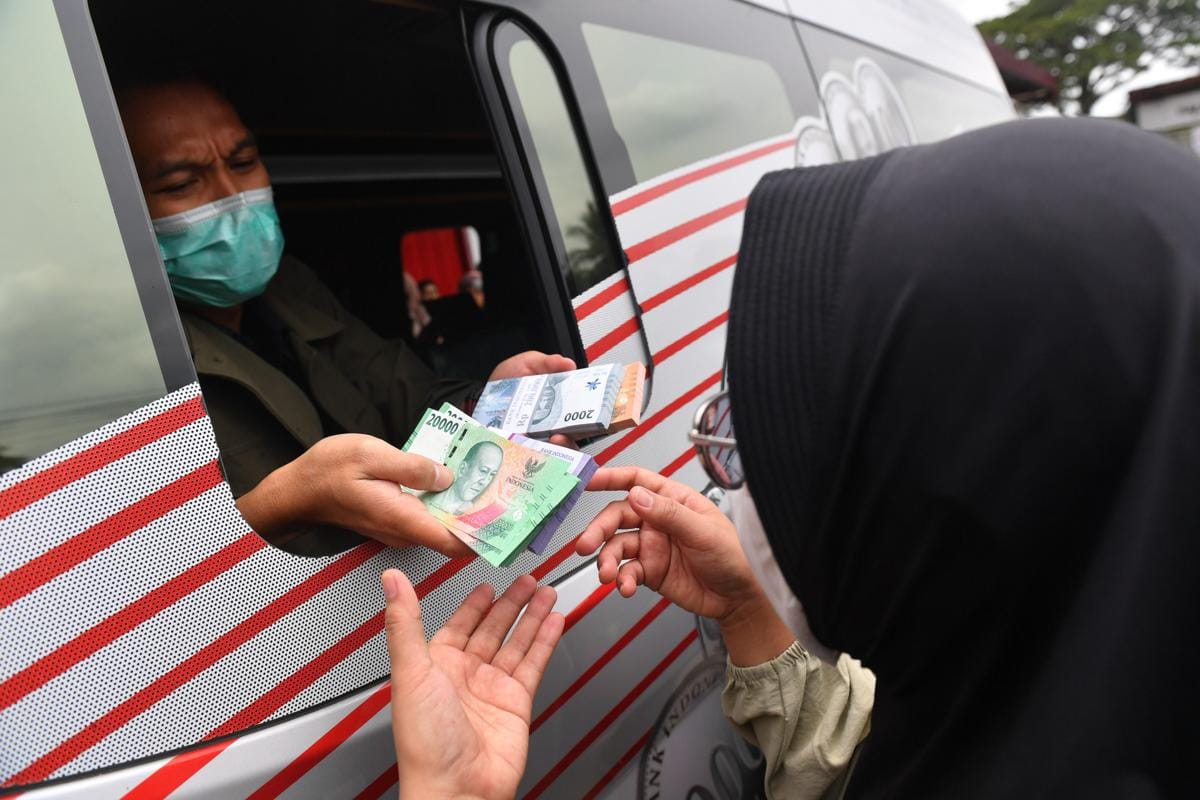 BCA dan Bank Mandiri Siapkan Uang Tunai Masing-Masing Puluhan Triliun