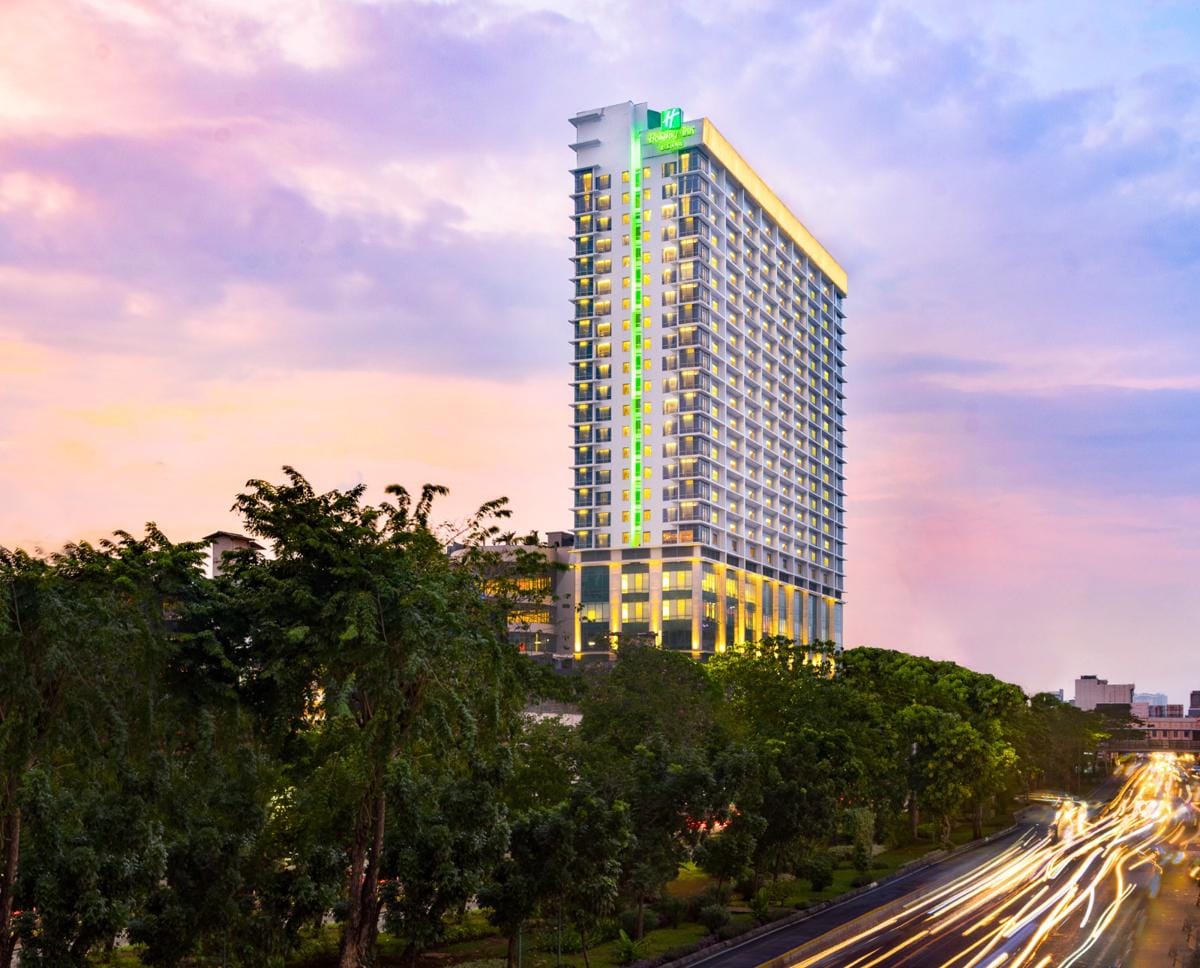 Promo Fantastis di 7 tahun Holiday Inn & Suites Jakarta Gajah Mada