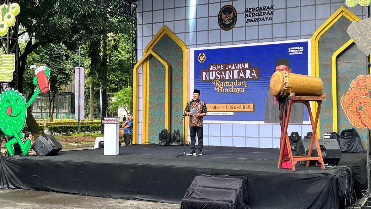 Menko PM: UMKM Penyangga Ekonomi Keluarga Butuh Akses Pasar Melalui AI