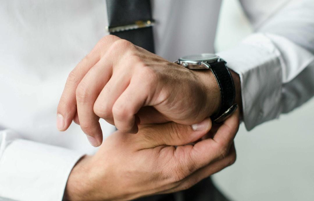 4 Cara Memilih Ukuran Jam Tangan yang Perlu Kamu Hindari, Gak Elegan!