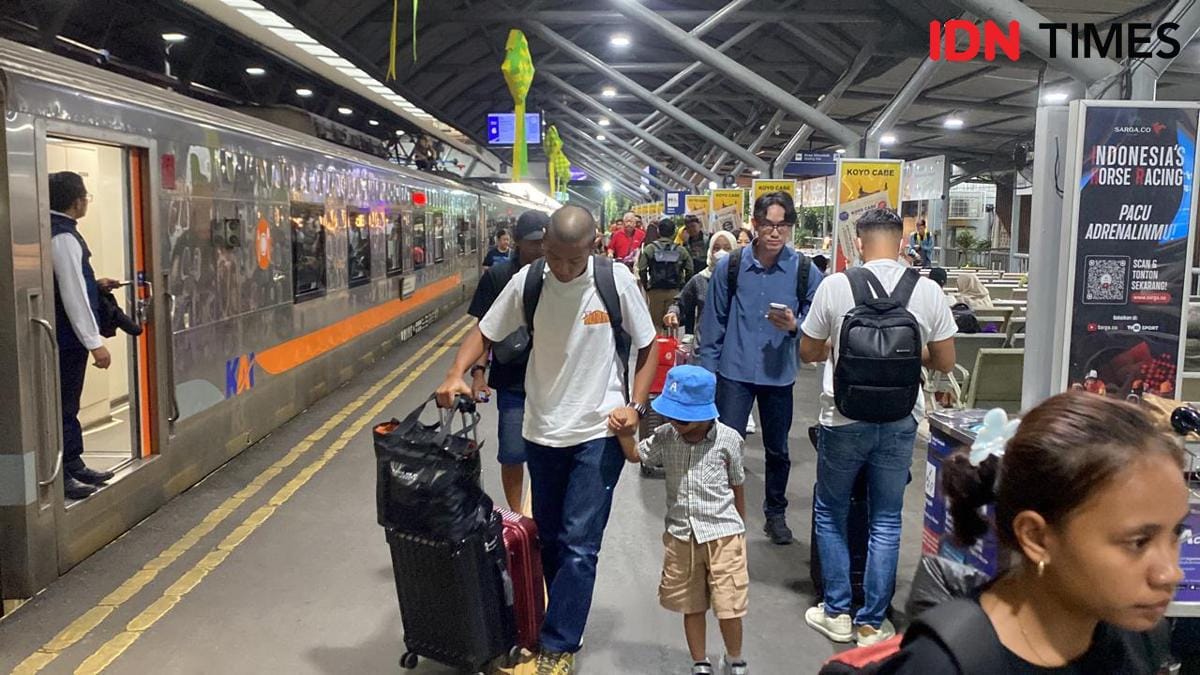 Hampir Sejuta Orang Mudik Lewat Stasiun KAI Daop 8