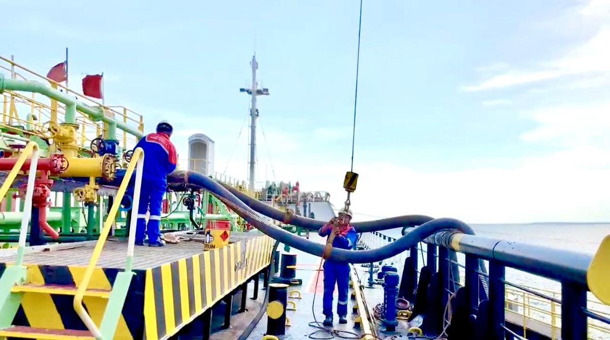 PIS, Selat Hormuz, dan Awak Asing: Menepis Kabar Miring di Armada Pertamina