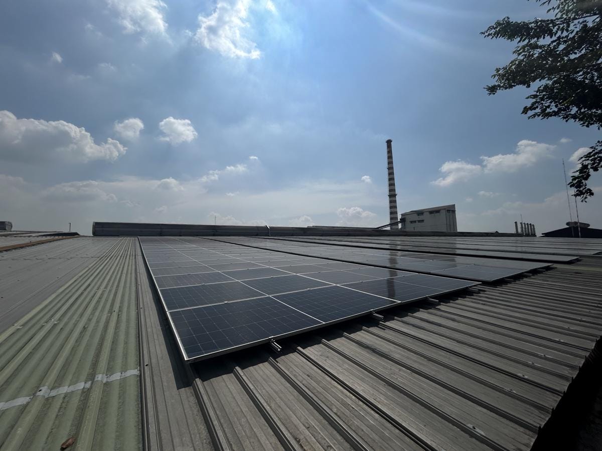 Xurya Pasang PLTS Atap Berkapasitas 22,5 MW Untuk Pabrik Muliakeramik