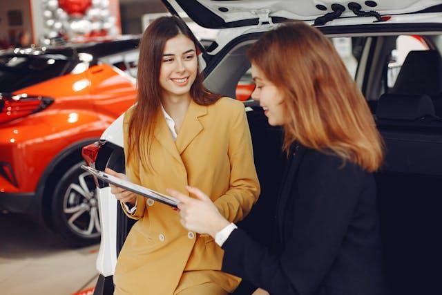 5 Perbedaan Sales dan Marketing dari Tugas hingga Cara Kerja