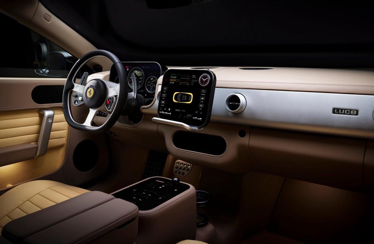 Interior depan Ferrari Luce