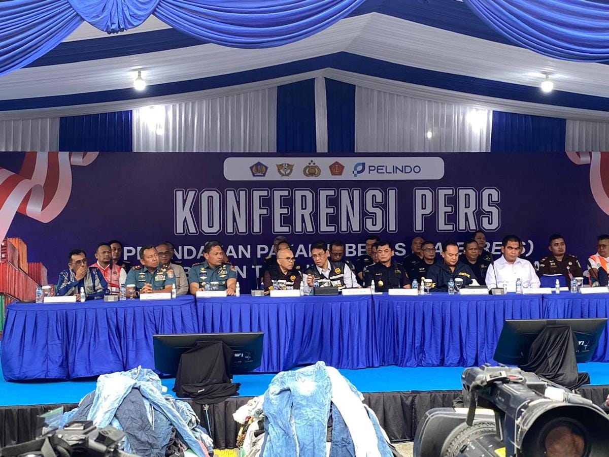 Bea Cukai Sita 43 Kontainer Pakaian Bekas, Nilainya Capai Rp53,9 M