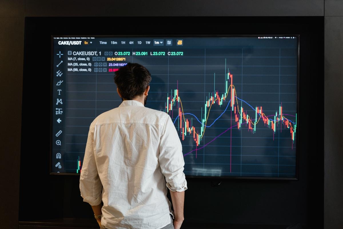 Kapan Harus Buy, Hold, atau Sell? Ini Panduan untuk Investor