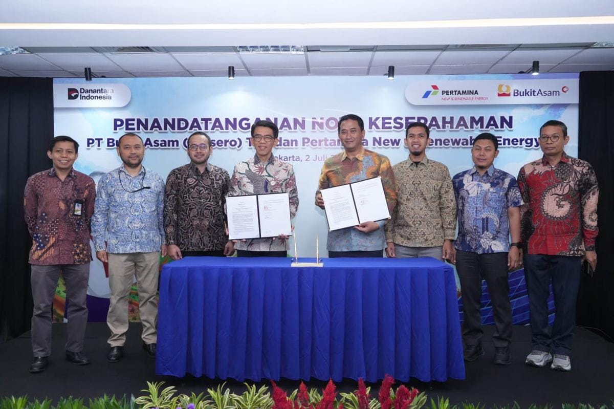 Percepat Transisi Energi, PTBA-PNRE Garap PLTS di Lahan Pascatambang