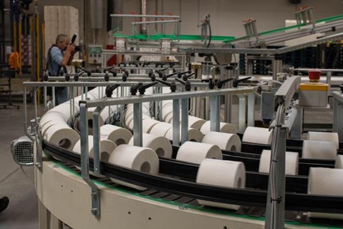 Industri Tumpuk Stok Barang di Gudang, IKI Agustus 52,30