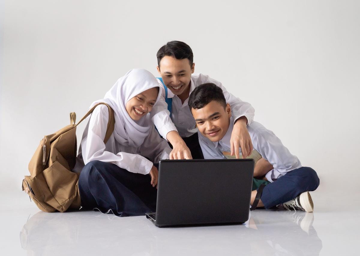 OJK Peringatkan Bahaya FOMO dan Overspending Paylater bagi Generasi Muda