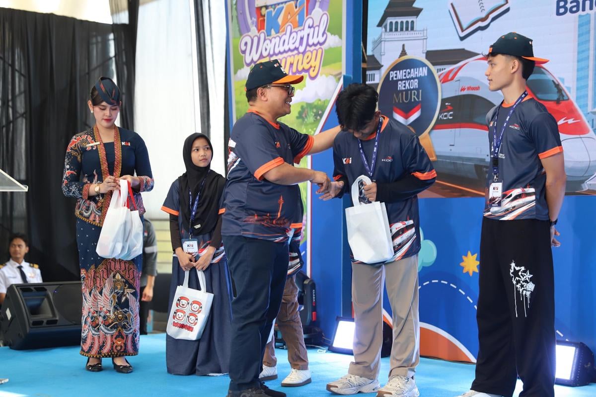 Ratusan Anak Panti Asuhan Rasakan Pengalaman Naik Whoosh Bersama KAI